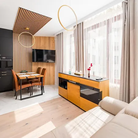 Wola Norblin Deluxe * Warsaw